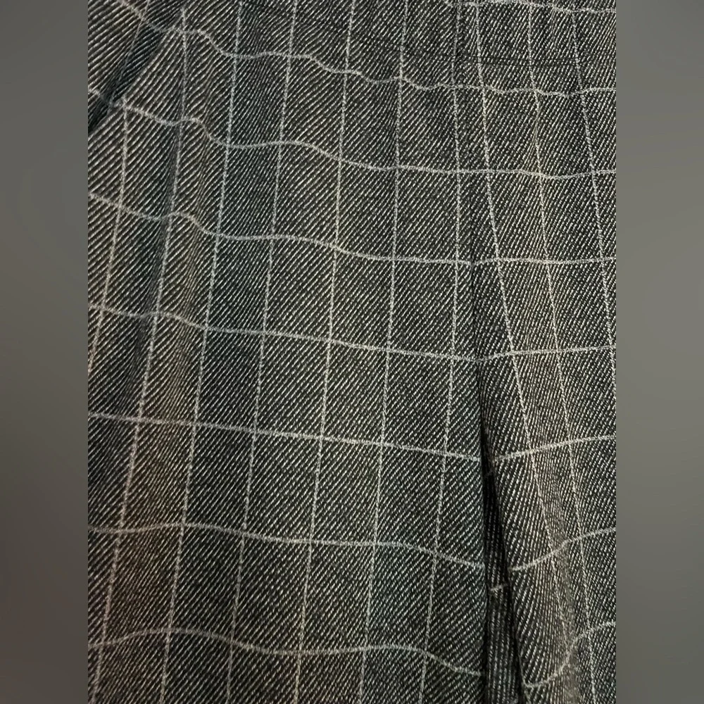 Max Studio Grey/Black Window Pane - Picture 4 of 5